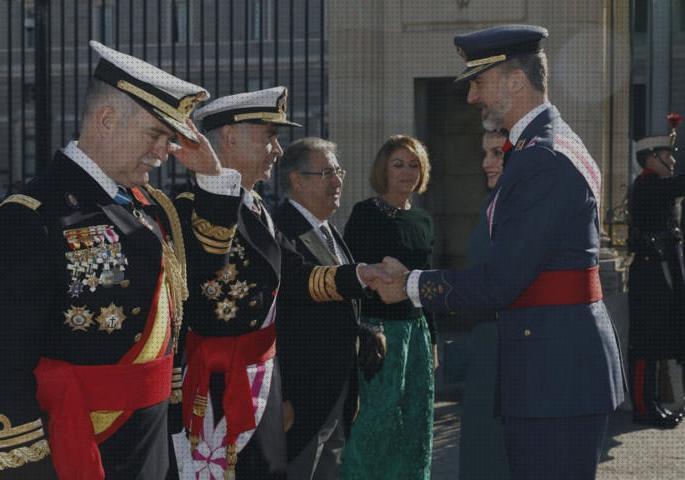 Review de condecoraciones militares