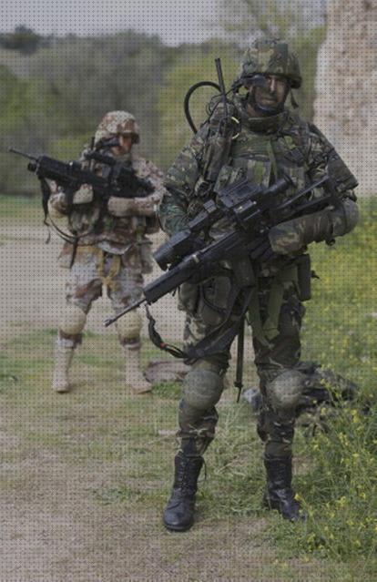 Review de trajes militares de combate